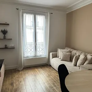 Le Voltaire - Center Paris